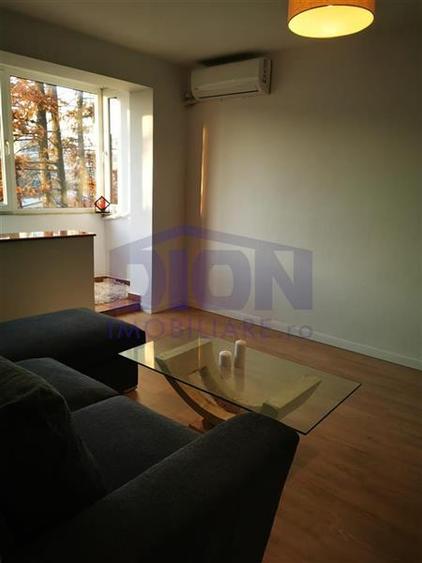 Apartament cu 2 camere semidecomandat în Crângași