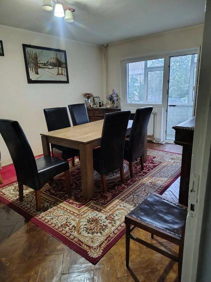 Apartament cu 4 camere decomandat în Central