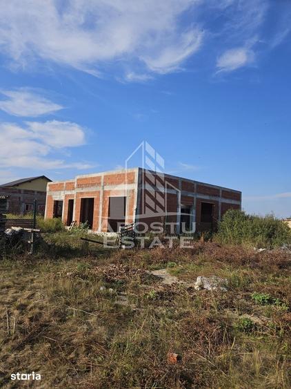 Casă cu 8 camere cu Teren 681 Mp în Central