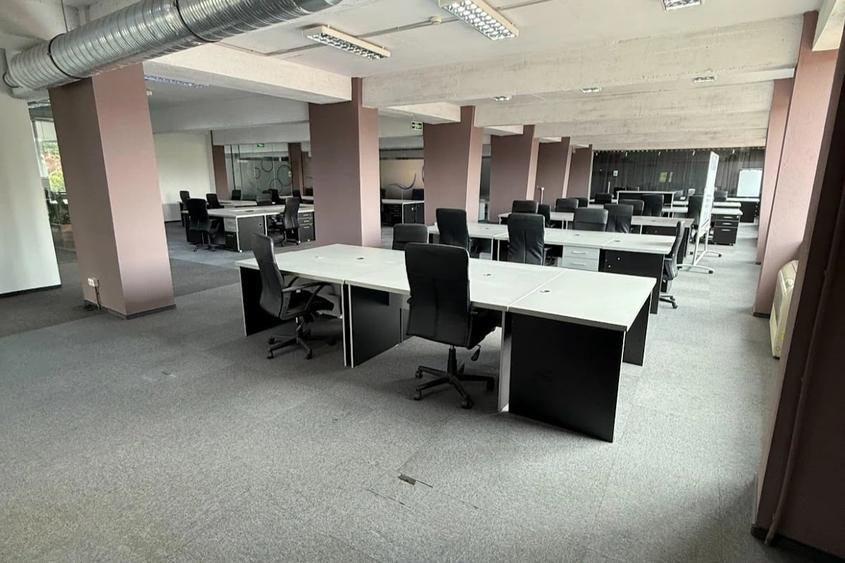 Birou, de 919 mp, în Central