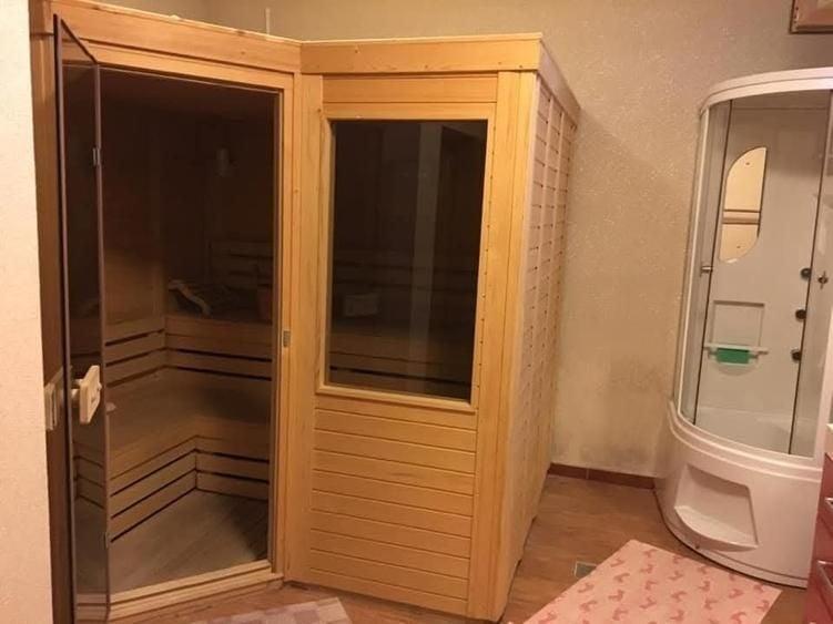 Casă individuală cu 9 camere cu Piscina în Cornu de Jos (Cornu)