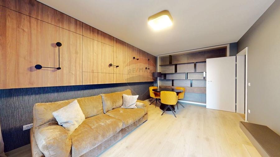 Apartament cu 3 camere decomandat în Tractorul