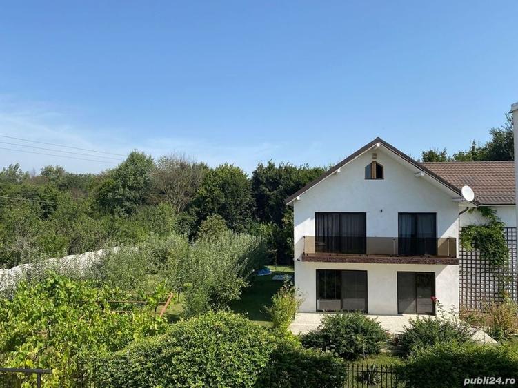 Casă cu 10 camere cu Teren 1140 Mp în Bascov