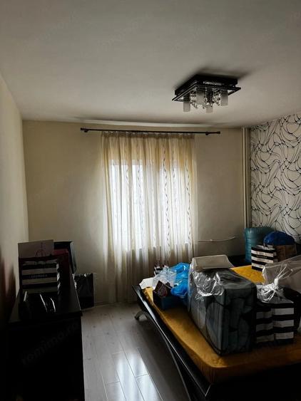Apartament cu 3 camere decomandat în Drumul Taberei