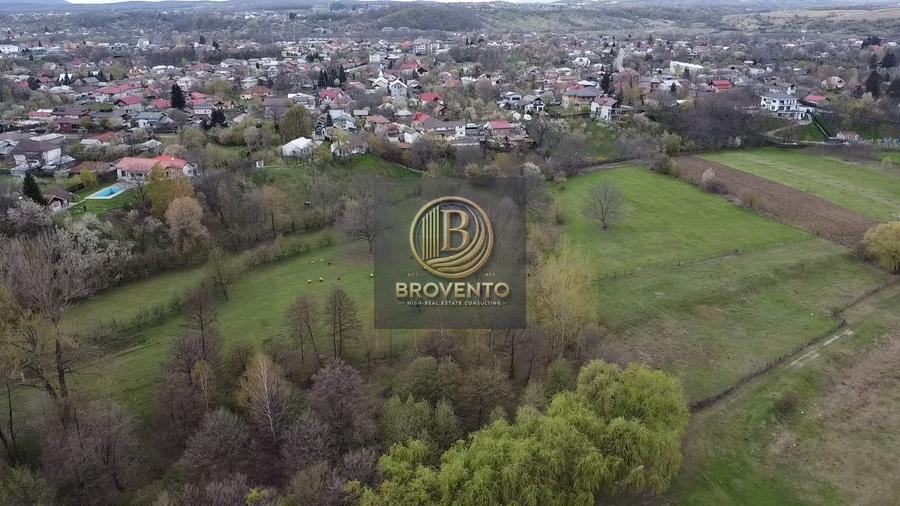 Casă individuală cu 12 camere cu Canalizare în Central