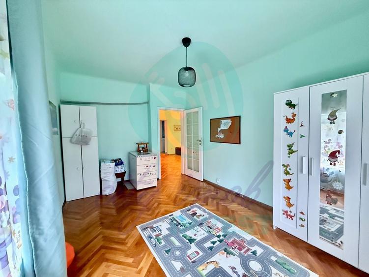 Apartament cu 3 camere semidecomandat, mobilat în Calea Călărașilor