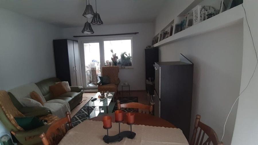 Apartament cu 3 camere decomandat în Criș