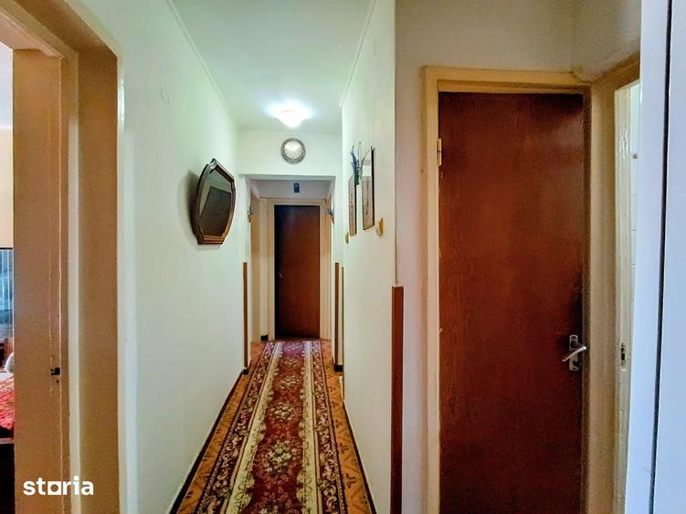 Apartament cu 3 camere în Traian