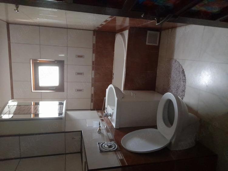 Apartament cu 3 camere decomandat în Spitalul Județean