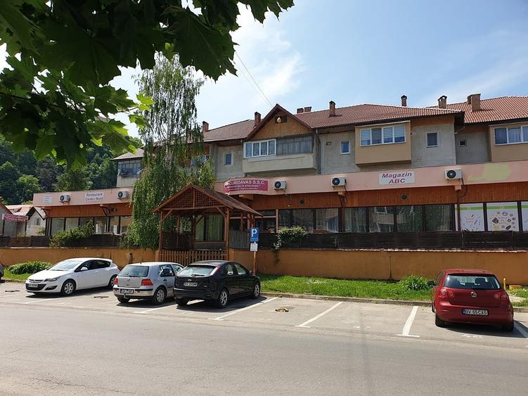 Spațiu comercial, de 696 mp, în Râșnov