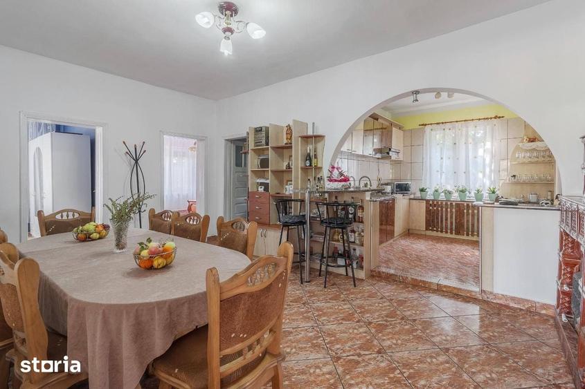 Casă cu 7 camere cu Teren 1230 Mp în Borș