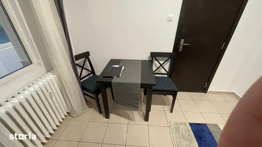 Garsonieră decomandată în Titan