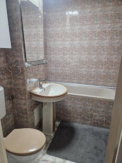 Apartament cu 3 camere decomandat în Exterior Vest