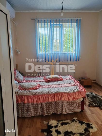 Casă cu 4 camere cu Teren 4800 Mp în Crețești