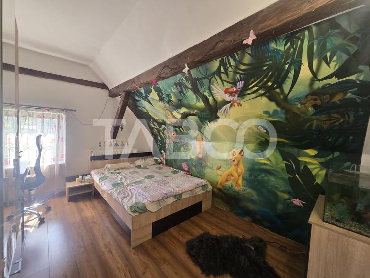 Casă individuală cu 7 camere cu Canalizare în Șura Mică