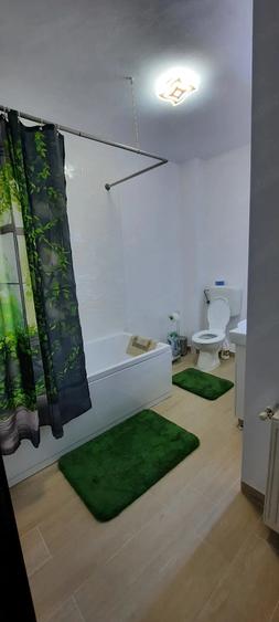 Apartament cu 4 camere decomandat în Cioplea