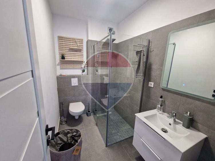 Apartament cu 2 camere semidecomandat, mobilat în Florești