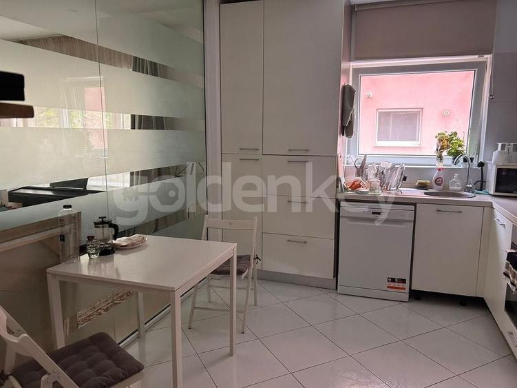 Apartament cu 4 camere decomandat, mobilat în Pipera