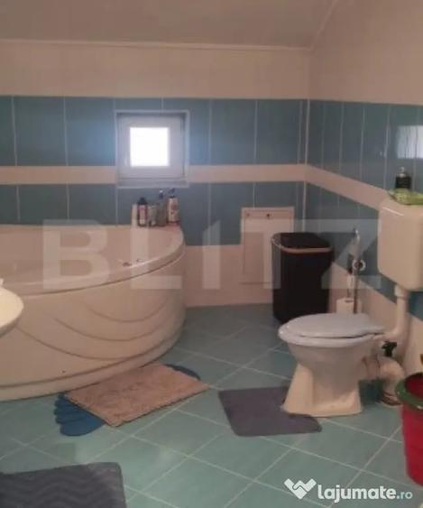 Casă cu 7 camere cu Teren 602 Mp în Nufărul