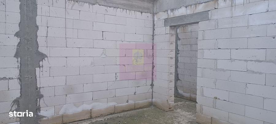 Casă cu 4 camere în Săbăreni