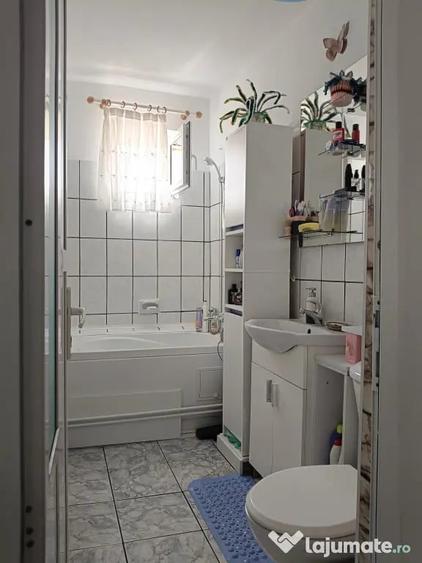 Apartament cu 2 camere semidecomandat în Micro 6