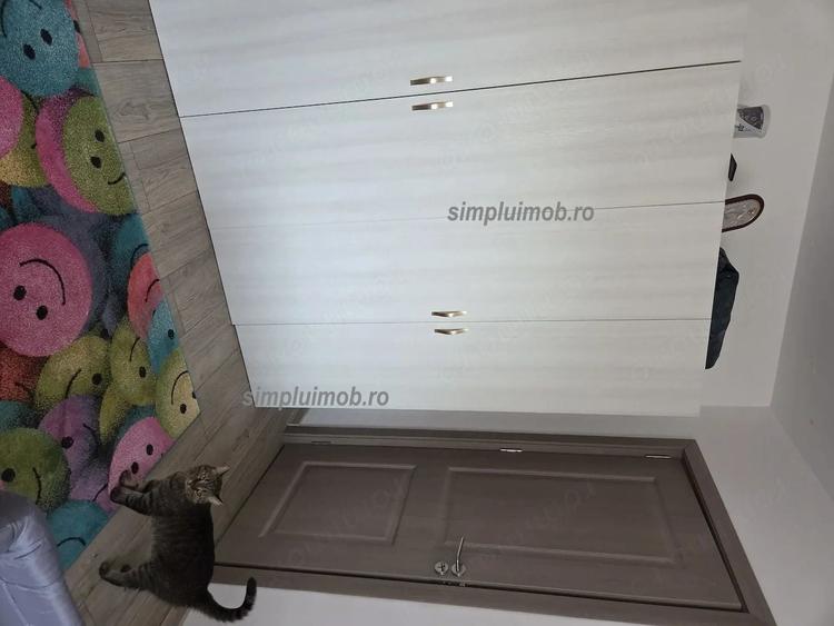 Apartament cu 3 camere semidecomandat, mobilat în Titan