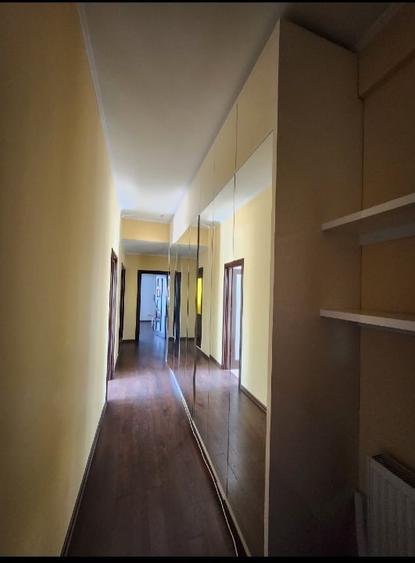 Apartament cu 3 camere decomandat, mobilat în Central