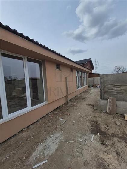 Duplex cu 4 camere cu Canalizare în Ghiroda