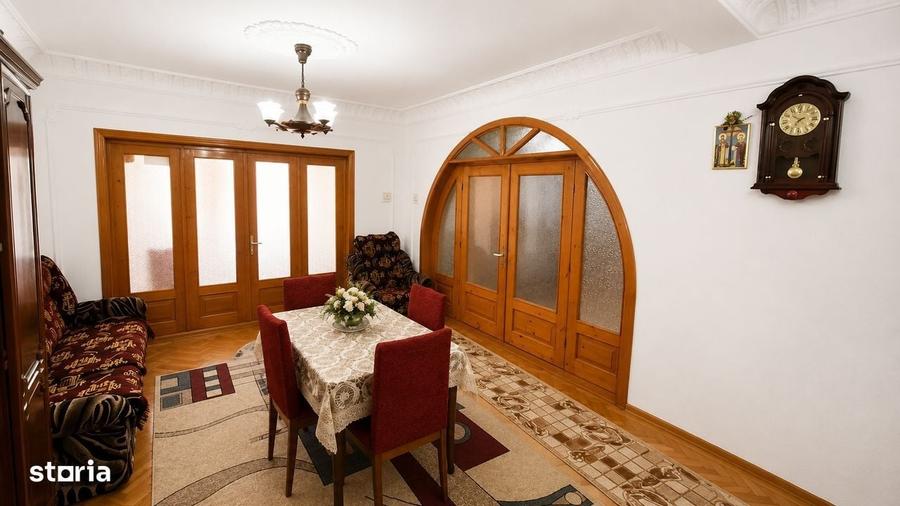 Casă cu 4 camere în Câmpineanca