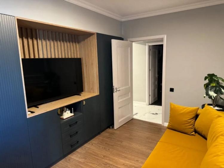 Apartament cu 3 camere semidecomandat, mobilat în Drumul Taberei