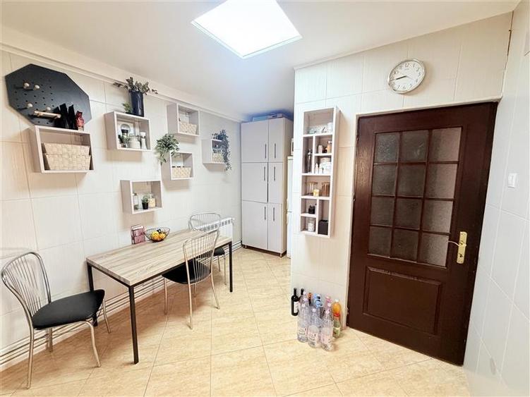 Casă individuală cu 4 camere cu Teren 1670 Mp în Bârnova