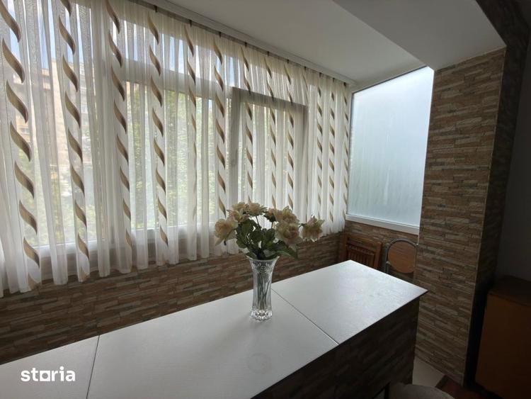 Apartament cu 3 camere decomandat în Republicii