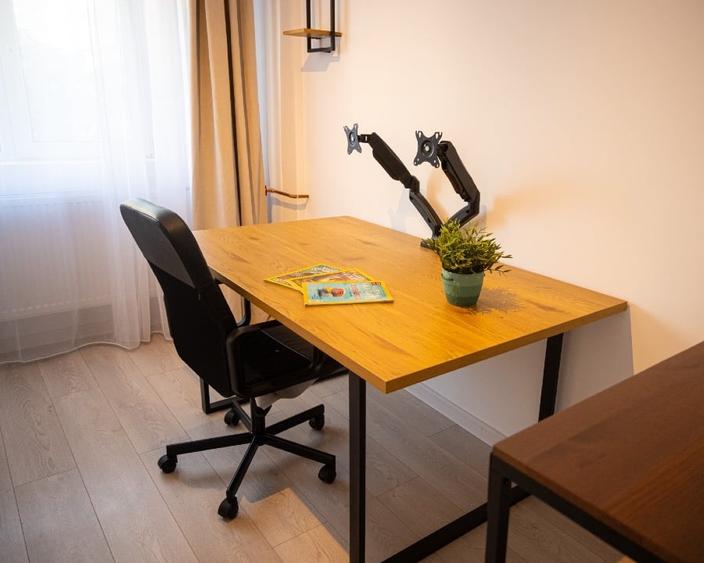 Apartament cu 3 camere semidecomandat, mobilat în 13 Septembrie