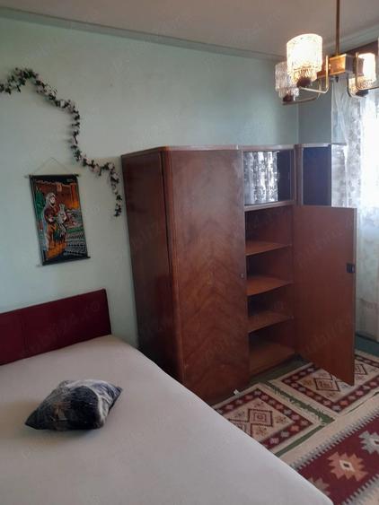 Apartament cu 3 camere decomandat în Drumul Taberei
