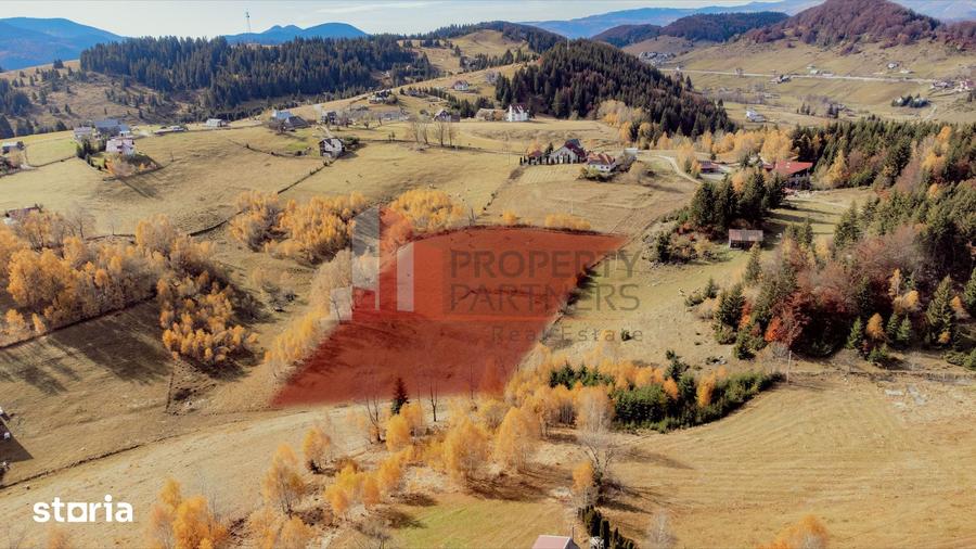 Teren de 4681 mp, în Fundata