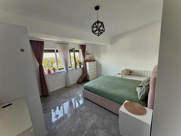 Apartament cu 2 camere decomandat, mobilat în Ipotești