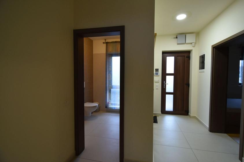 Casa cocheta pentru familii moderne - strada privata - 46