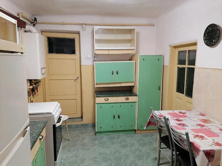 Casă cu 3 camere cu Teren 296 Mp în Giulești