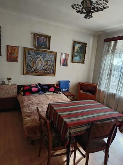 Casă individuală cu 4 camere cu Canalizare în Cristian