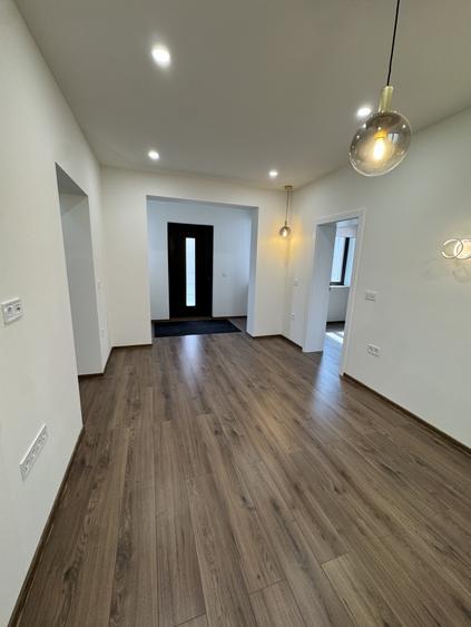 Casă individuală cu 4 camere cu Canalizare în Ultracentral