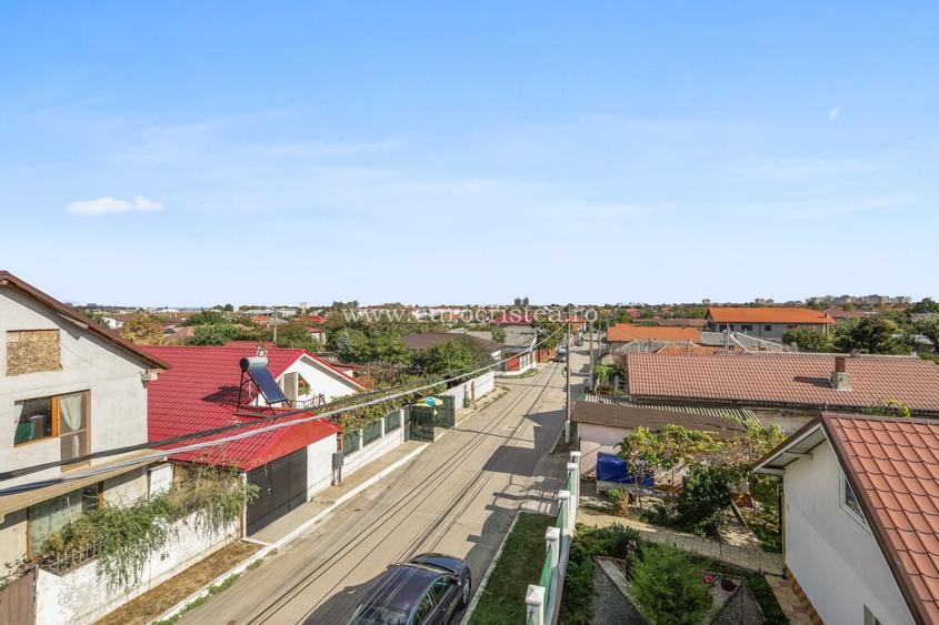 Casă cu 4 camere cu Canalizare în Vest