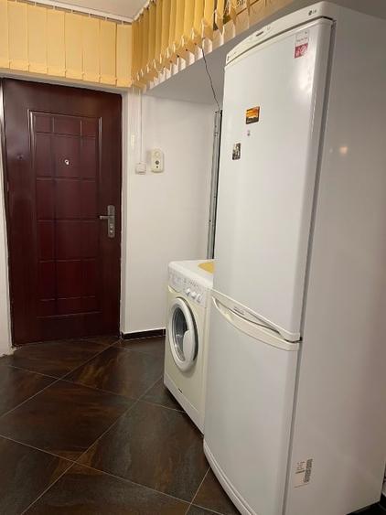 Apartament cu 3 camere semidecomandat, mobilat în Nord