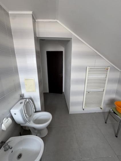 Apartament cu 3 camere semidecomandat în Florești