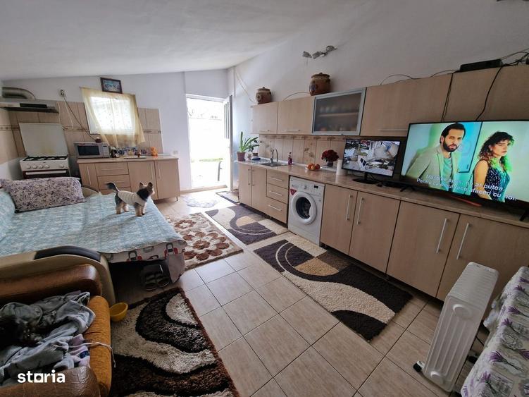 Casă cu 3 camere în Crețești