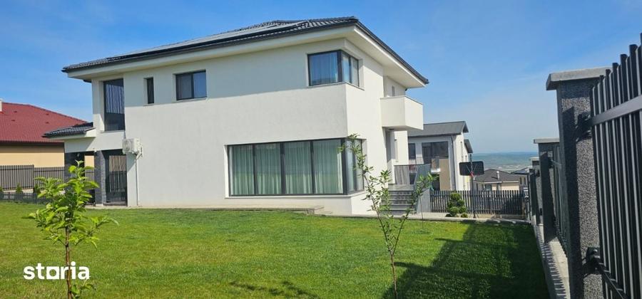 Casă cu 4 camere cu Teren 800 Mp în Central
