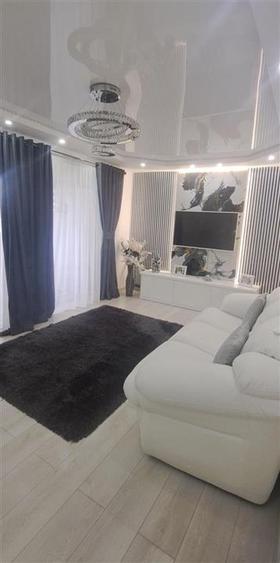 Apartament cu 3 camere decomandat în Nicolina