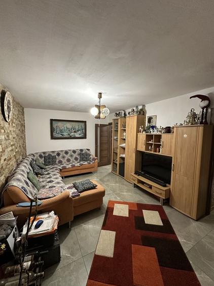 Apartament cu 2 camere decomandat în Rovine