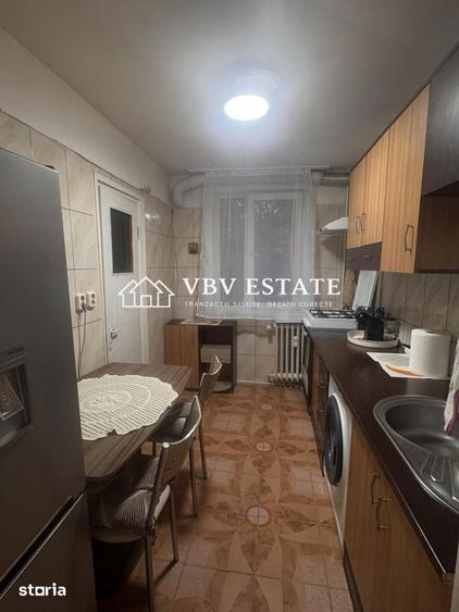 Apartament cu 3 camere semidecomandat în Drumul Taberei