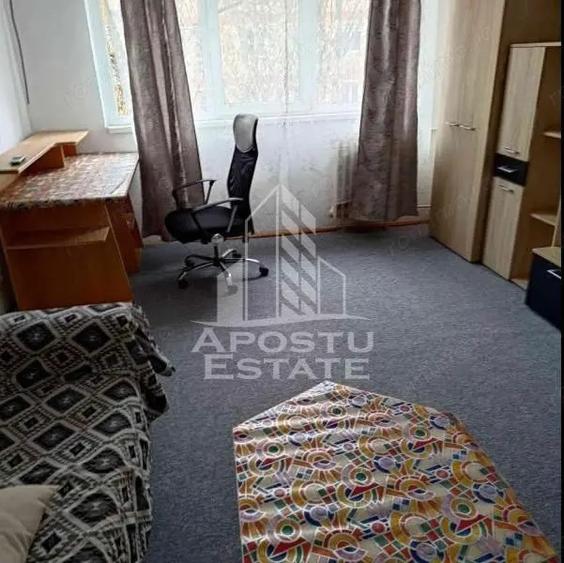 Apartament cu 3 camere decomandat, mobilat în Dacia