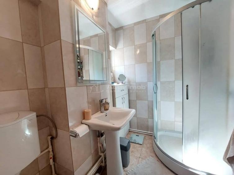 Apartament cu 3 camere semidecomandat în Ultracentral